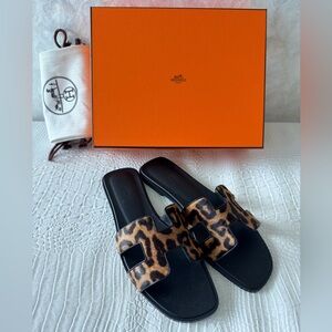 BNIB HERMES ORAN SANDALS Size 39,5, slides with leopard 🐆 print .